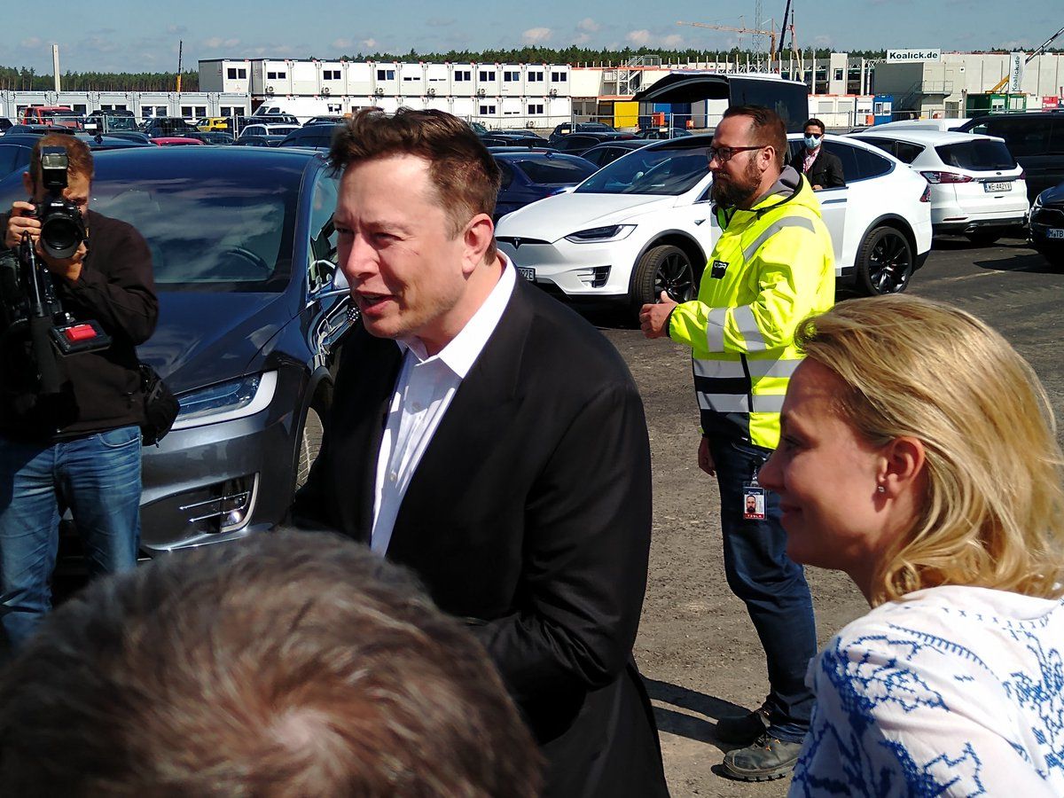 Tesla's new German Gigafactory, 'Elon Musk ist ein Berliner'